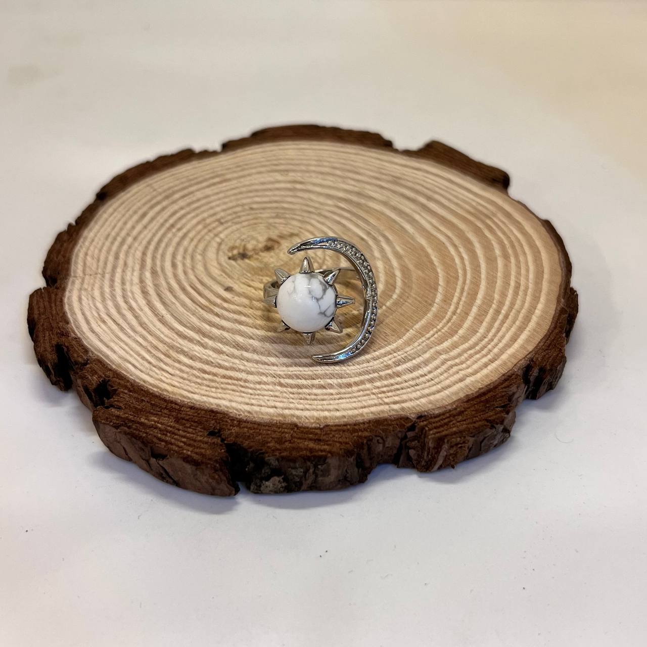 HOWLITE RING