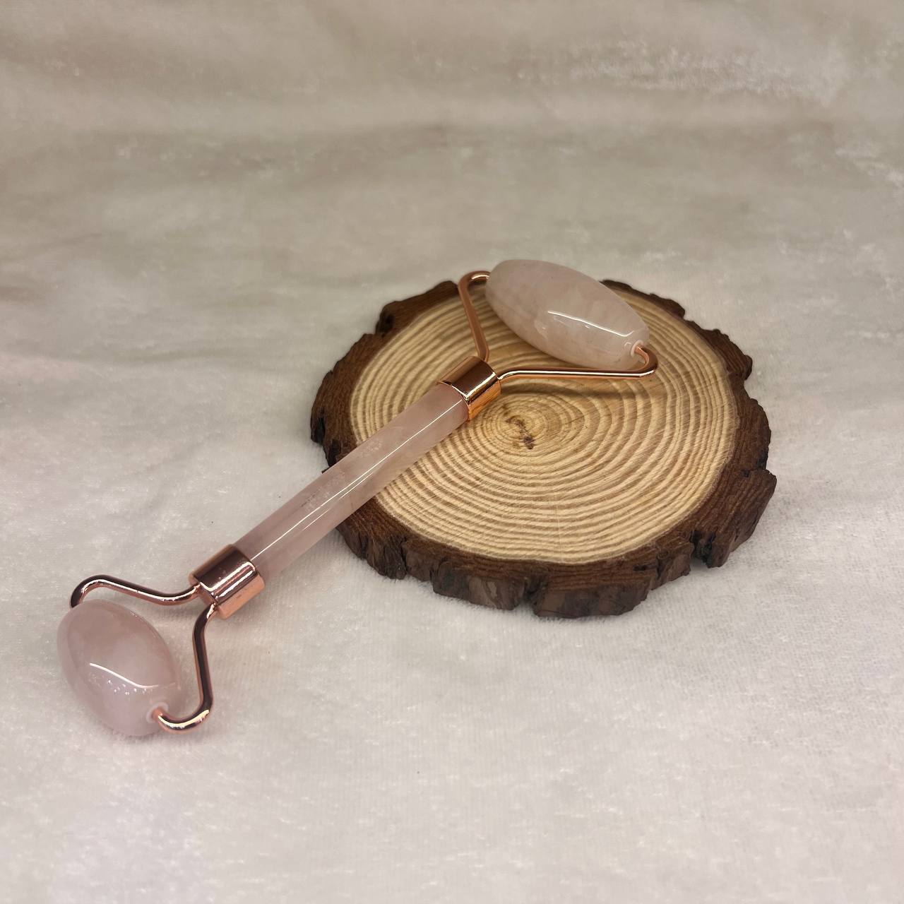 ROSE QUARTZ CRYSTAL FACE ROLLER (GLOW SKIN AND PURIFICATION)
