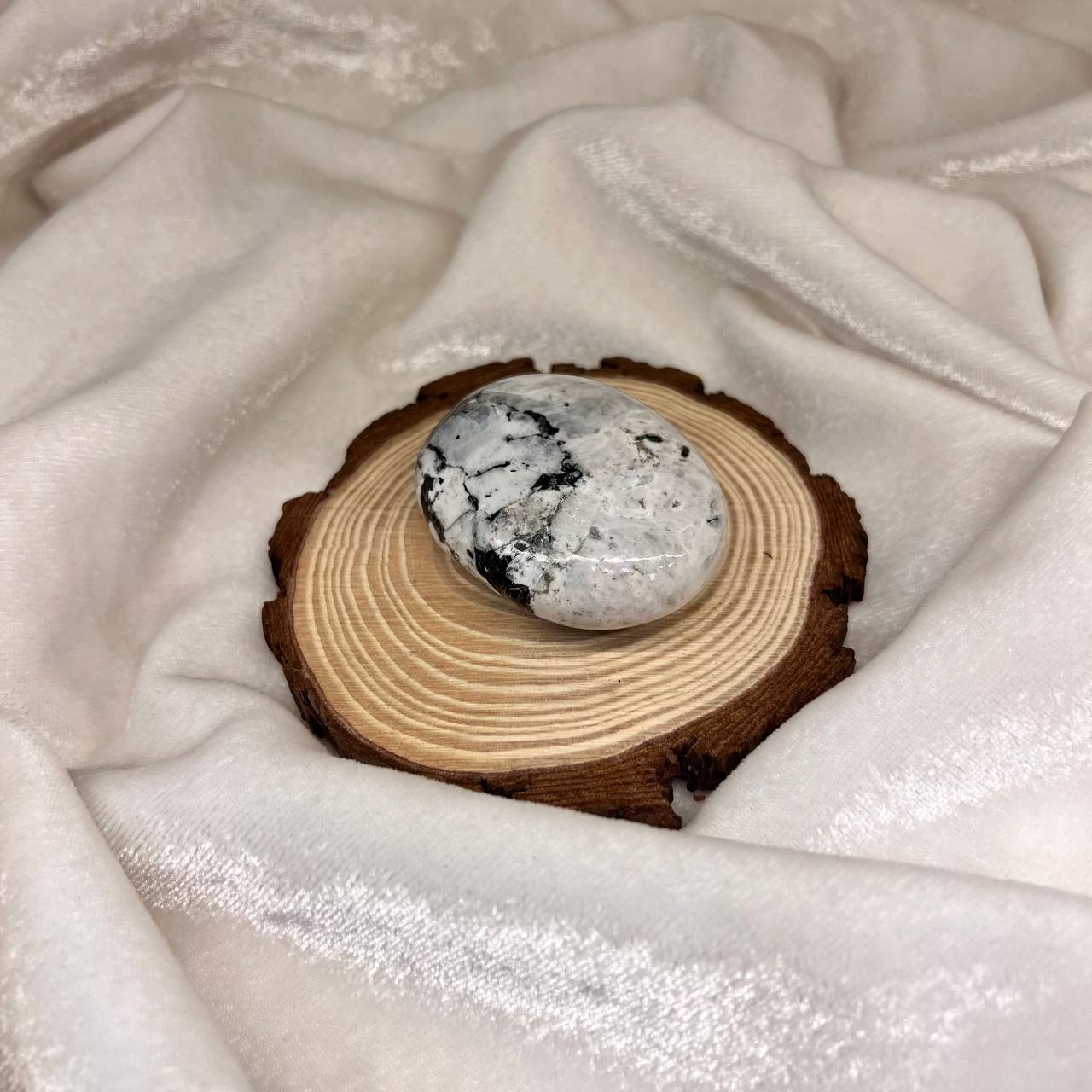 RAINBOW MOON STONE PALM STONE (GROUNDING AND STABALIZING)